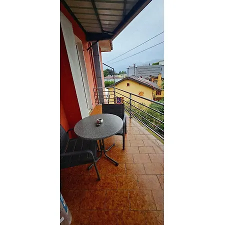 Guest house With Two And Shared Bathroom Minusio