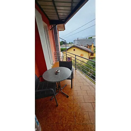 Guest house With Two And Shared Bathroom 3*