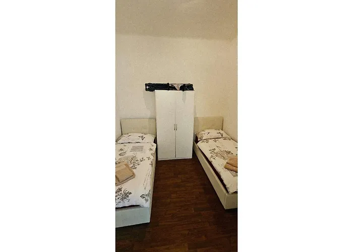 Guest house With Two And Shared Bathroom Minusio